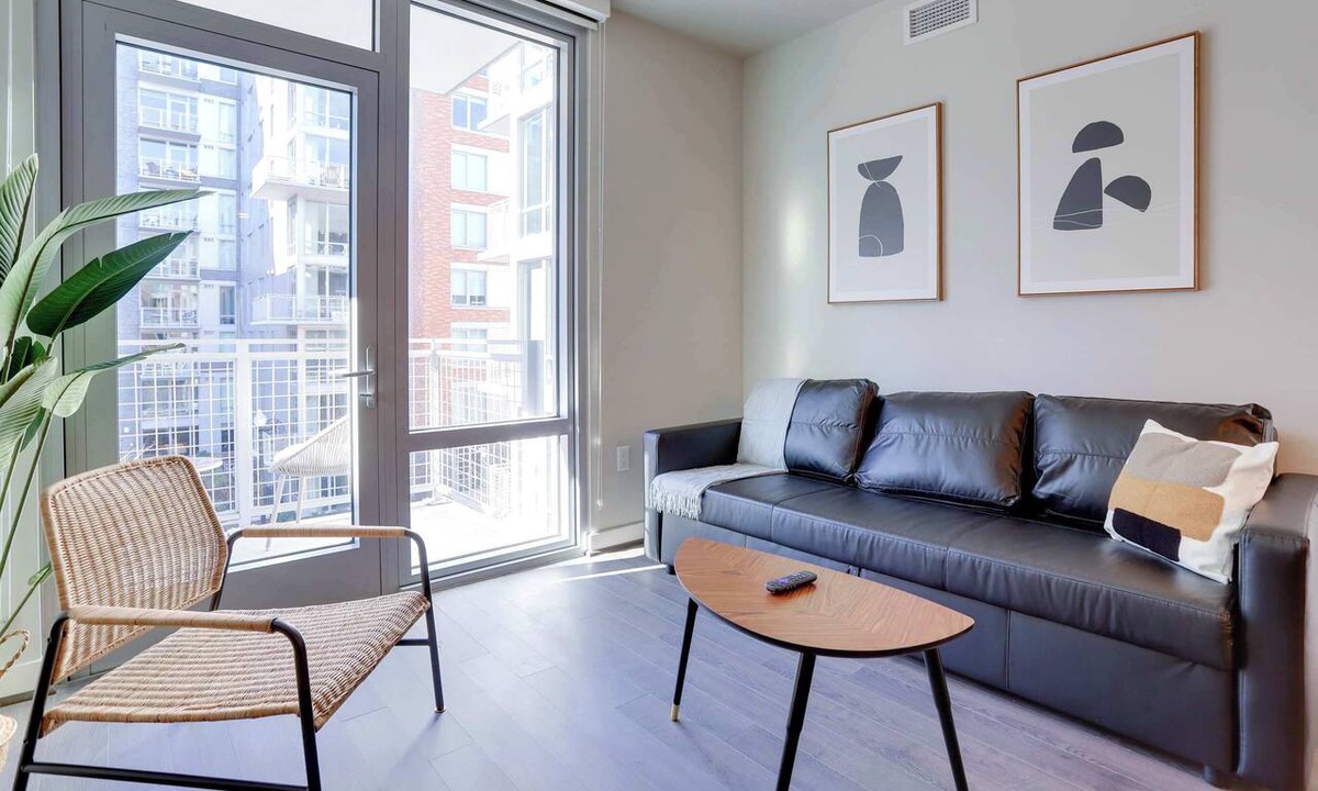 Clarendon Apartment | Prime Location Apt W Gym