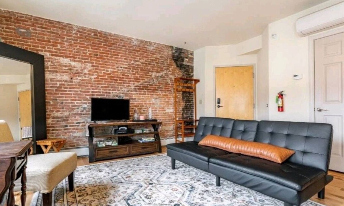 South End Apartment | Prime location in the center of downtown burlington