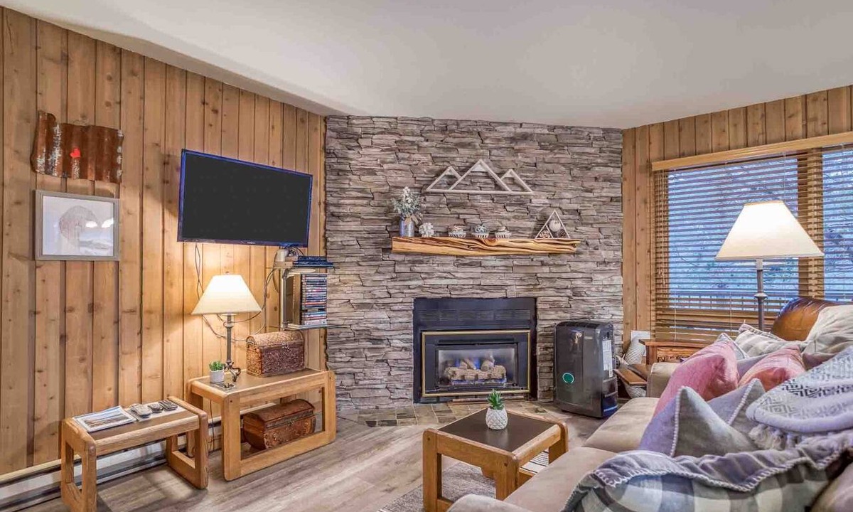 Century West Condo | Prime Location Lower-Level Condo with Mt. Bachelor Village Hot Tubs and Pool