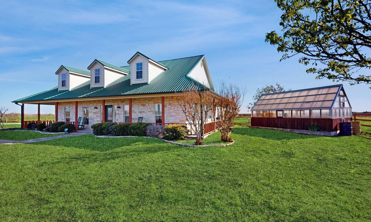 Celeste House | Prime Stargazing! Serene Texas Countryside Retreat