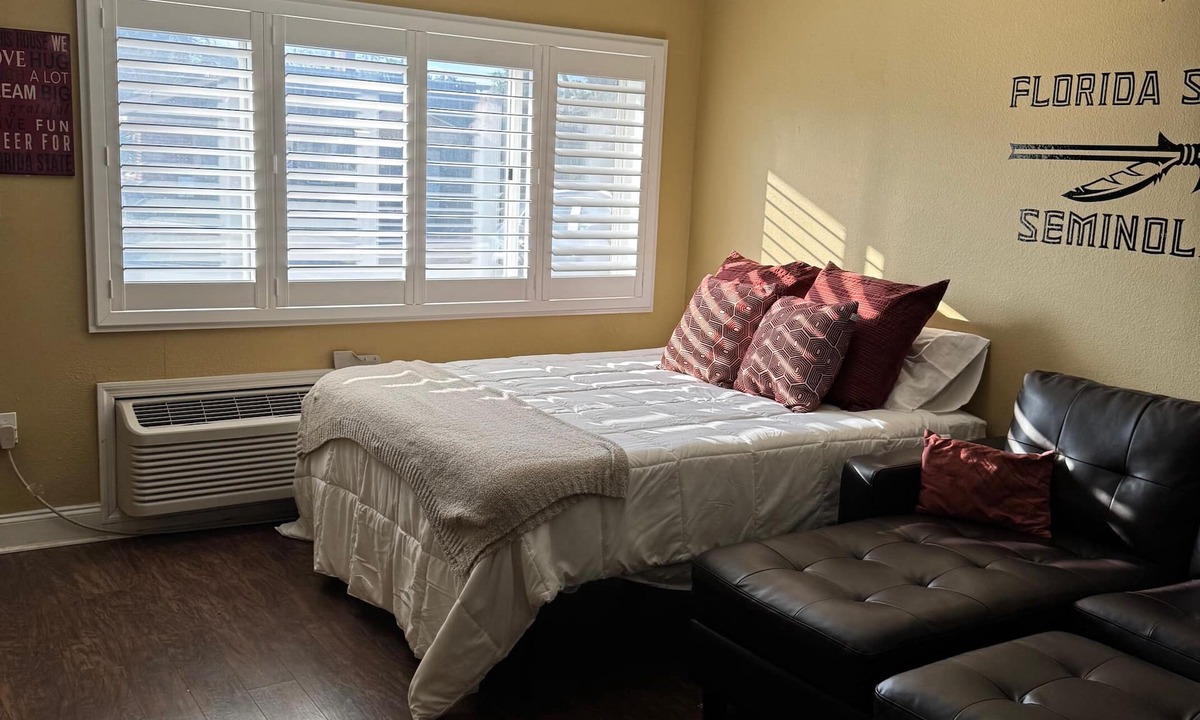 College Town Condo | Prime Studio Condo in the Heart of FSU - Steps from Doak Campbell & College Town