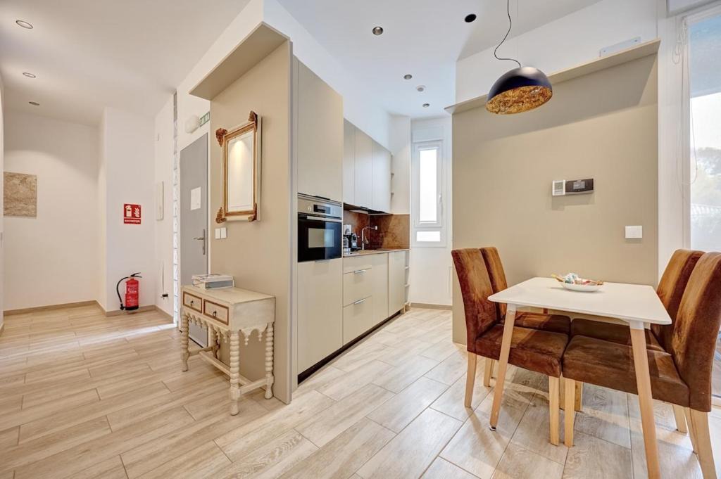 Rochapea Apartment | Primera Rivera Suite