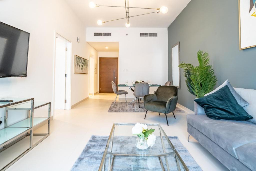 Nad Al Sheba Apartment | Primestay - Stunning Spacious 1BR in Al Meydan