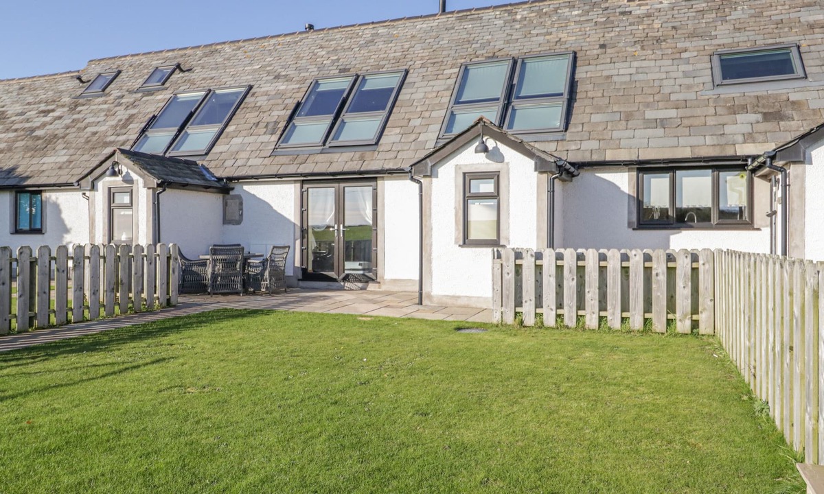 Newton in Furness Cottage | PRIMROSE COTTAGE, family friendly, with hot tub in Aldingham
