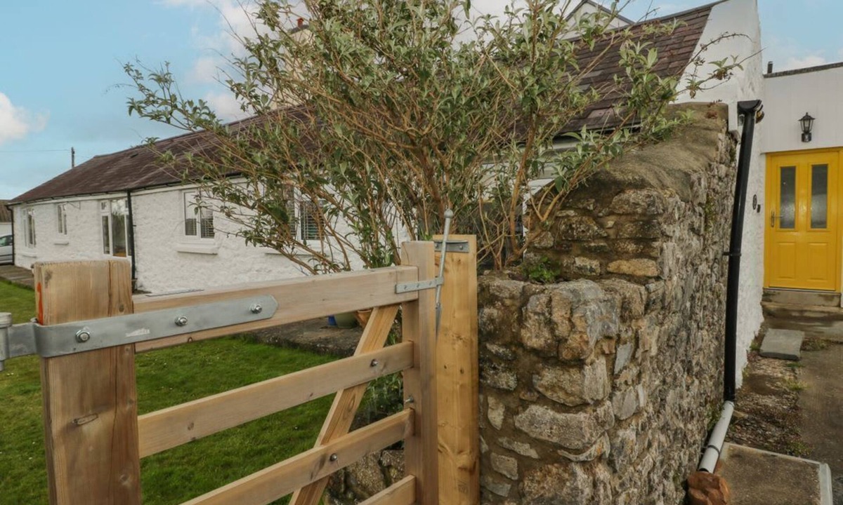 Jameston Cottage | Primrose Cottage in Manorbier.