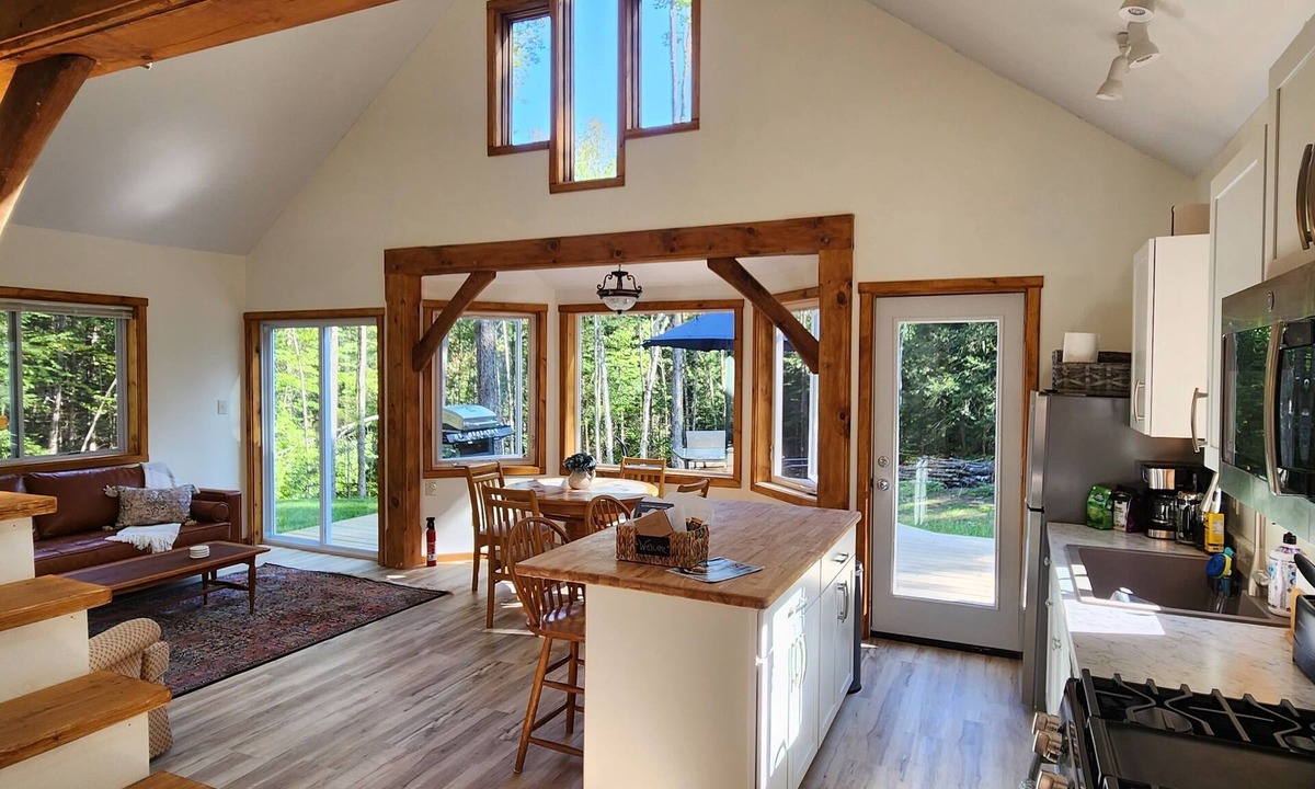 East Dover House | Pristine Magical Retreat Cottage - 55% off monthly, 15% off weekly till June 20.