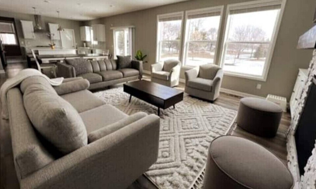 Navarre House | Pristine Spacious Home & Private Attached Suite