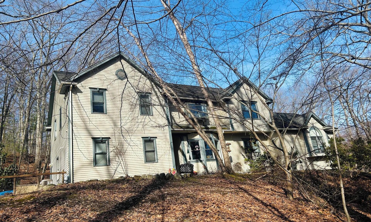 Southborough House | Private 1.5-Acre Luxury Retreat & Garden Oasis
