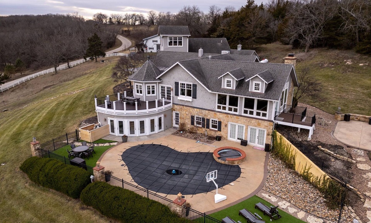Lawrence House | Private 11-acre Retreat-Luxury Estate - Private Gym, Pool, Entertainment Space
