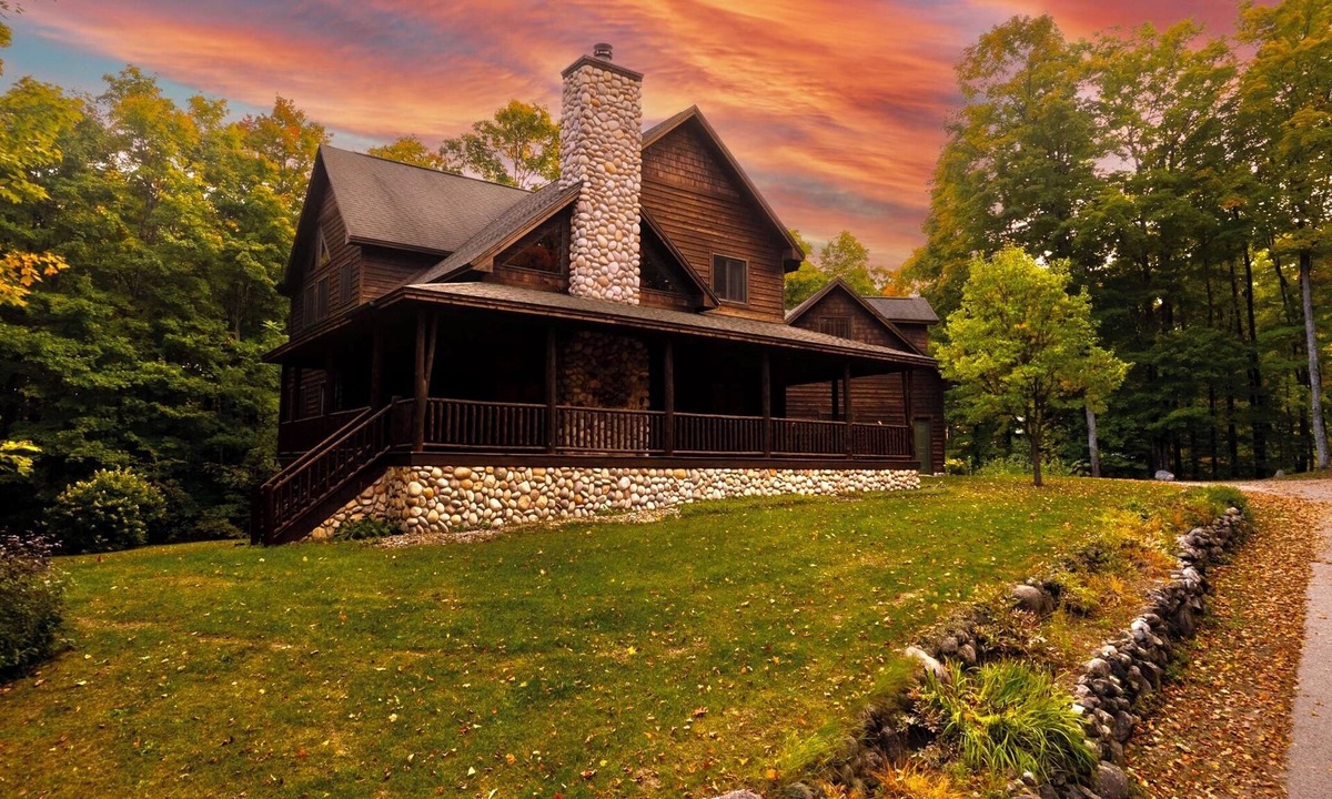 Bellaire Cabin | Private 13-Acre Cabin | Hot Tub | Game Room | Sleeps 16