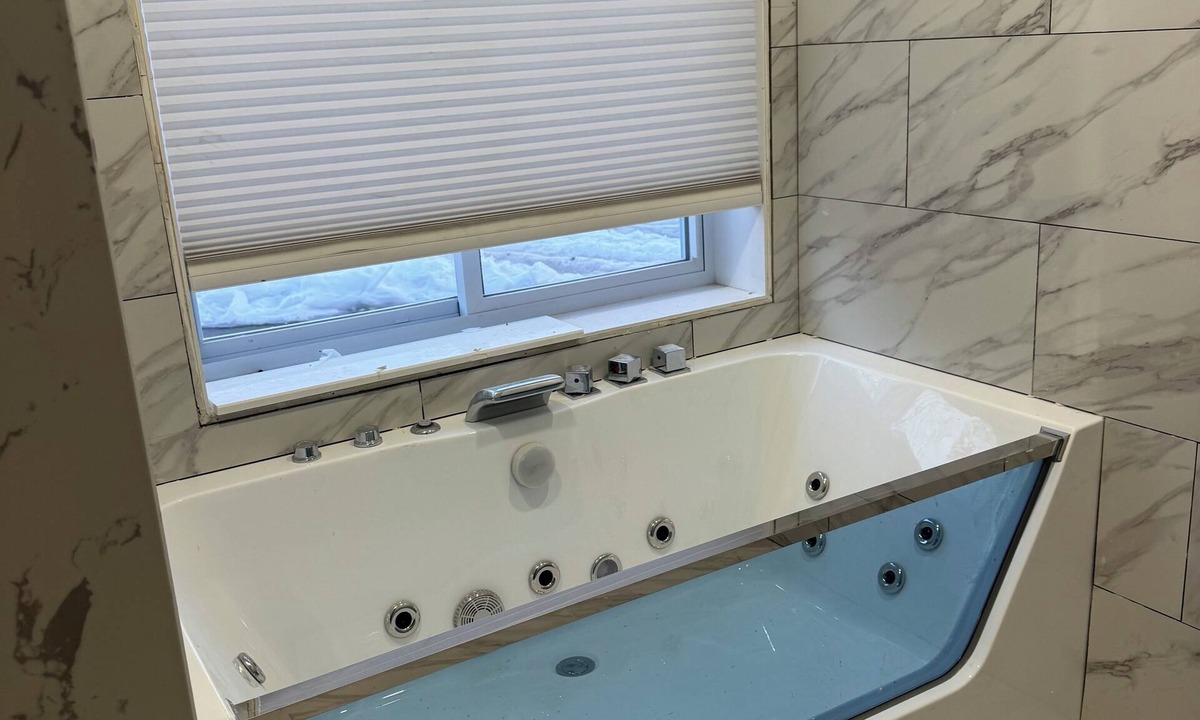 Jericho House | Private 1BR Suite with Jacuzzi in Jericho