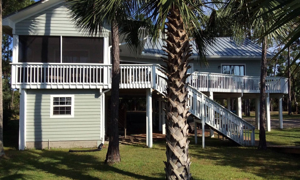 Plantation House | Private 2.5 acre bayfront. KAYAK LAUNCH + boat slip. JAN + FEB 2027 available