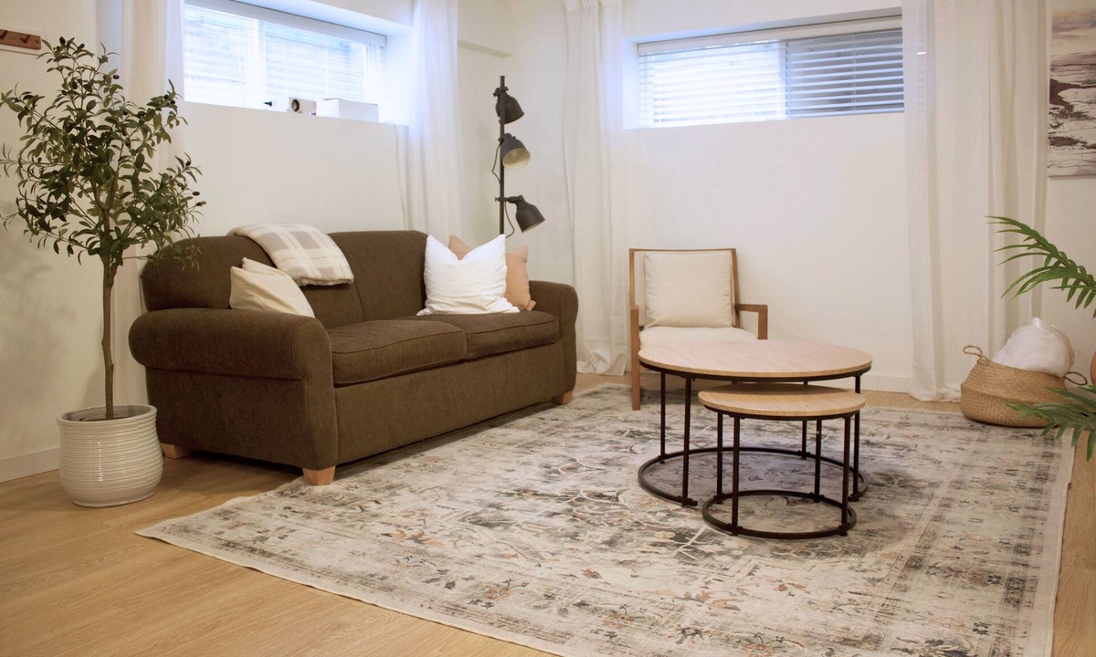 Walnut Grove House | Private 2 Bed Suite Near Highway 1, Thunderbird, Fort Langley. Pet Friendly