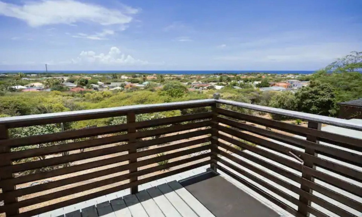 Pos Chiquito House | Private 2 bedr property with amazing view. A 5min drive to Mangel Halto Beach