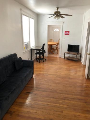 Perth Amboy Apartment | Private 2 bedroom and 1 bathroom house in a quiet area and convenient to NYC bus and train, MetLife Stadium FIFA World Cup 35 minutes away