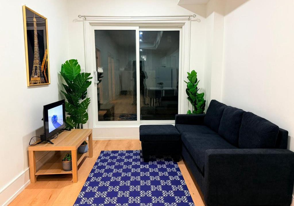 Oakridge Apartment | Private 2-Bedroom Basement Suite with Patio, Free Parking & Laundry