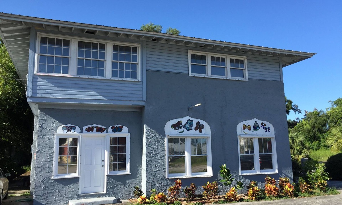 DeLand House | Private 2nd floor of home near Stetson, races, river, sky diving, beach, springs