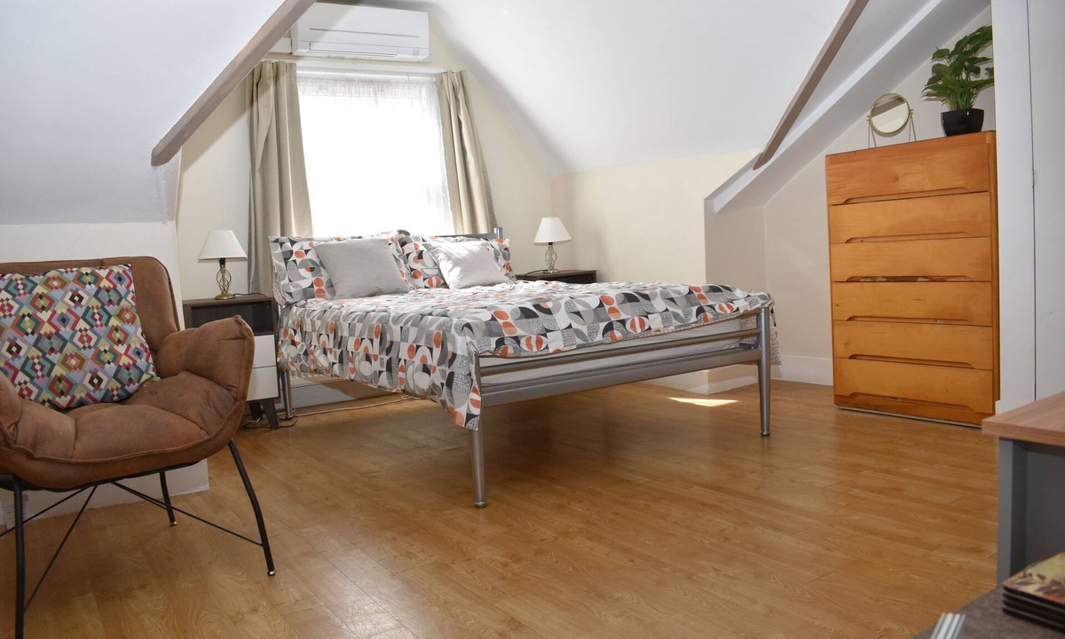 North Richmond Apartment | Private 3-Room Studio Apartment, Central Richmond, from shipplets