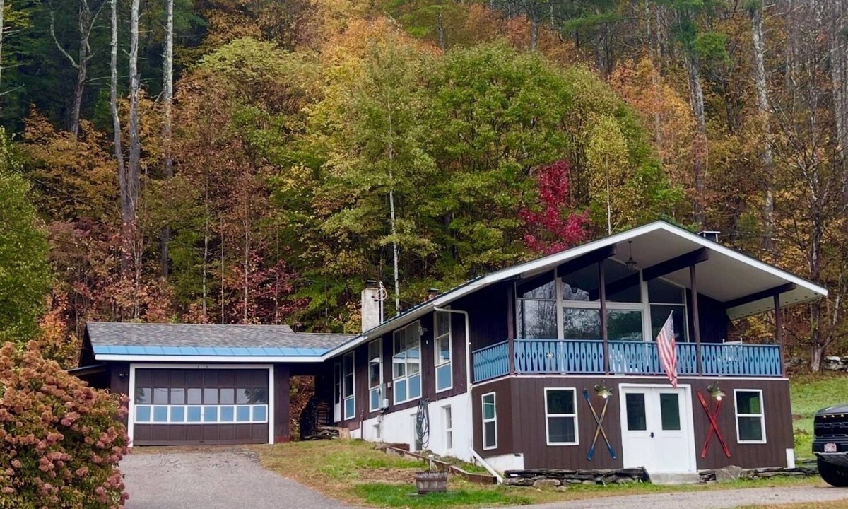 West Townshend Ski Chalet | Private 30-Acre Chalet - Hot tub, Sauna, Trails