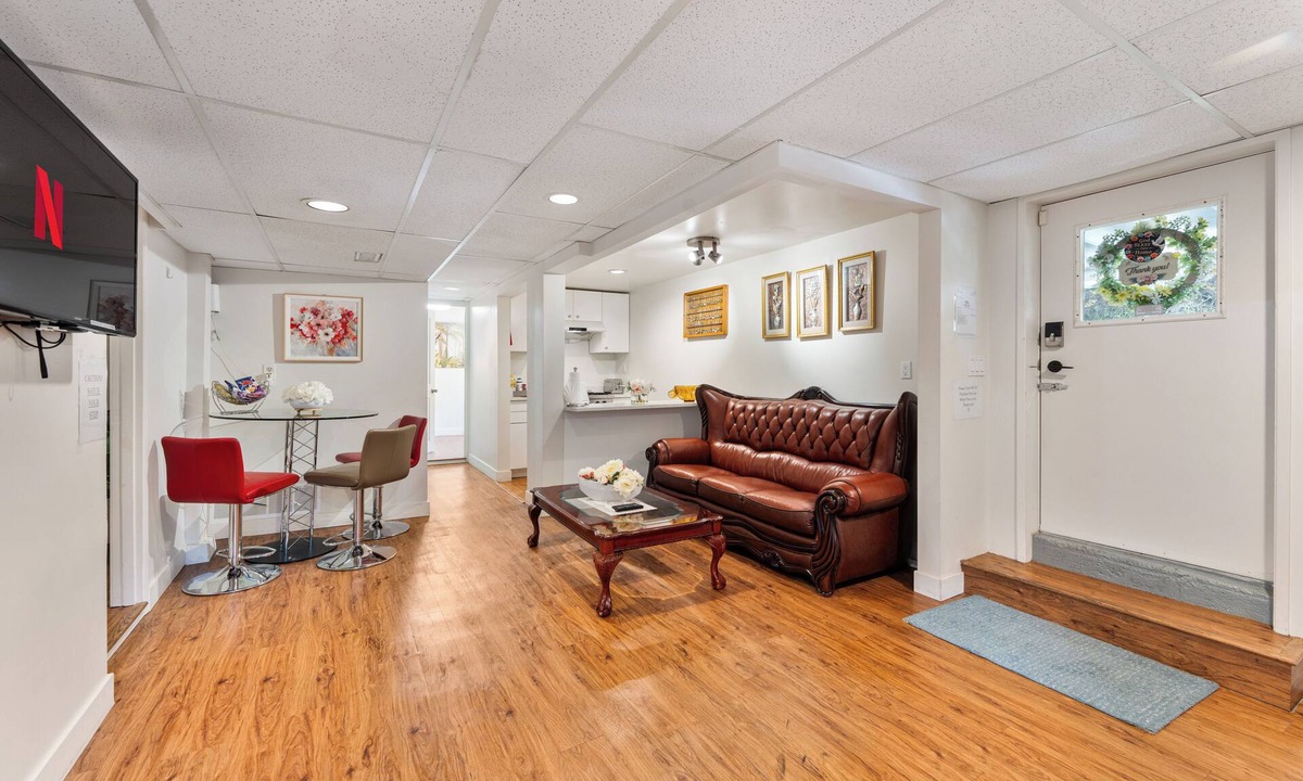 Dunbar House | Private 3BR Suite near UBC & Beaches