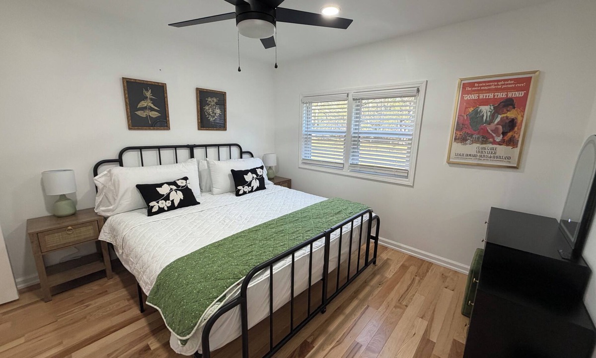 Chappells House | Private 4-Acre Pool Retreat Sleeps 10 Pet-Friendly