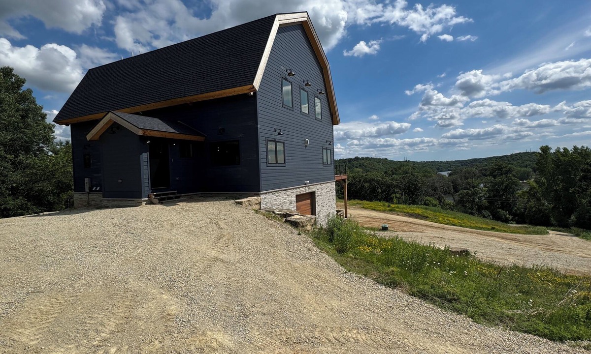 Rochester House | Private 5 BR/4 Bath home on Lake Zumbro w/amazing vistas nearby Mayo Clinic