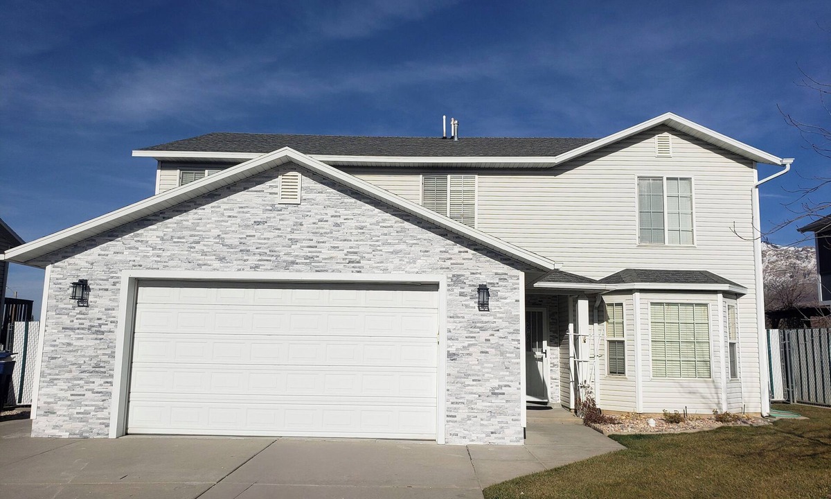Ogden House | Private 6 Bd Gem w View+25Min to Snowbasin+Fenced Yard+Spa+Sleeps 12+Fiber Wifi!