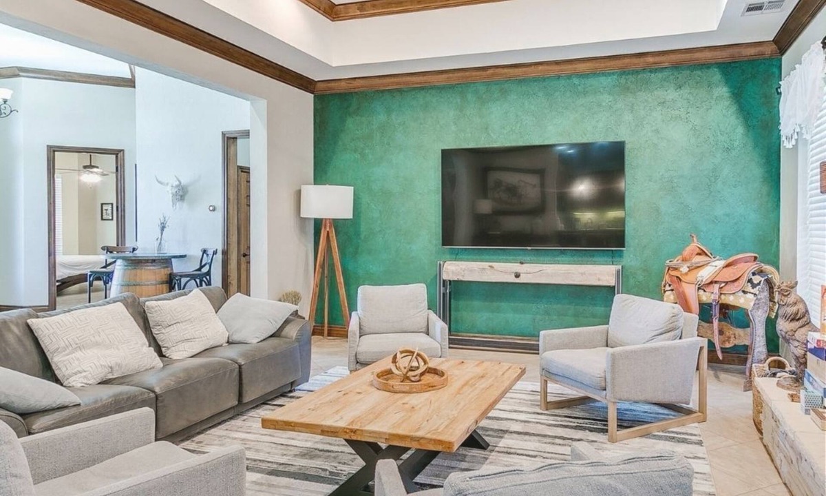 Pottawatomie County Apartment | Private 6BR sleeping 14 — hot tub, pool, game room. Built for reunions #SK