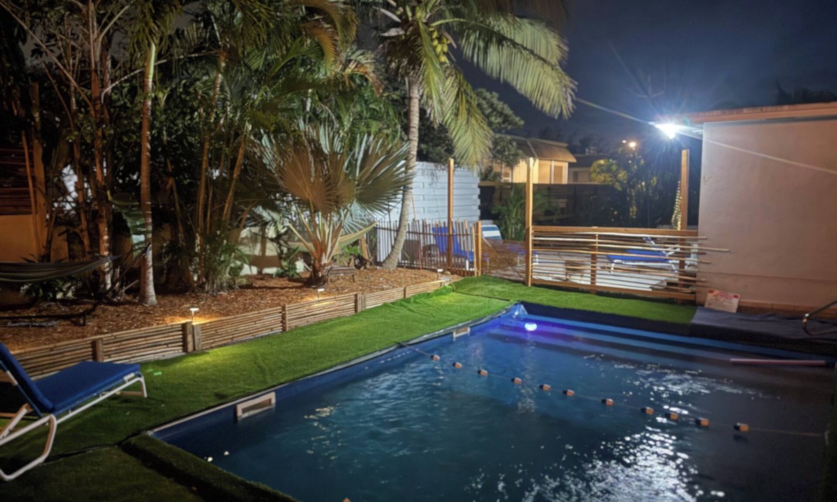 Lake Worth Corridor House | Private All Inclusive - Coconut Trail Resort with Pool, hot tub & Brunch,