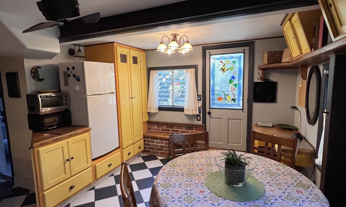 Eagle Rock Apartment | Private and serene studio in beautiful Glendale with private entrance