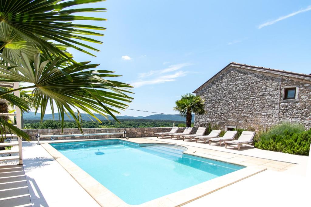 Tomaj Apartment | Private Apartment HerMes arT on the Karst Shared Pool & Parking