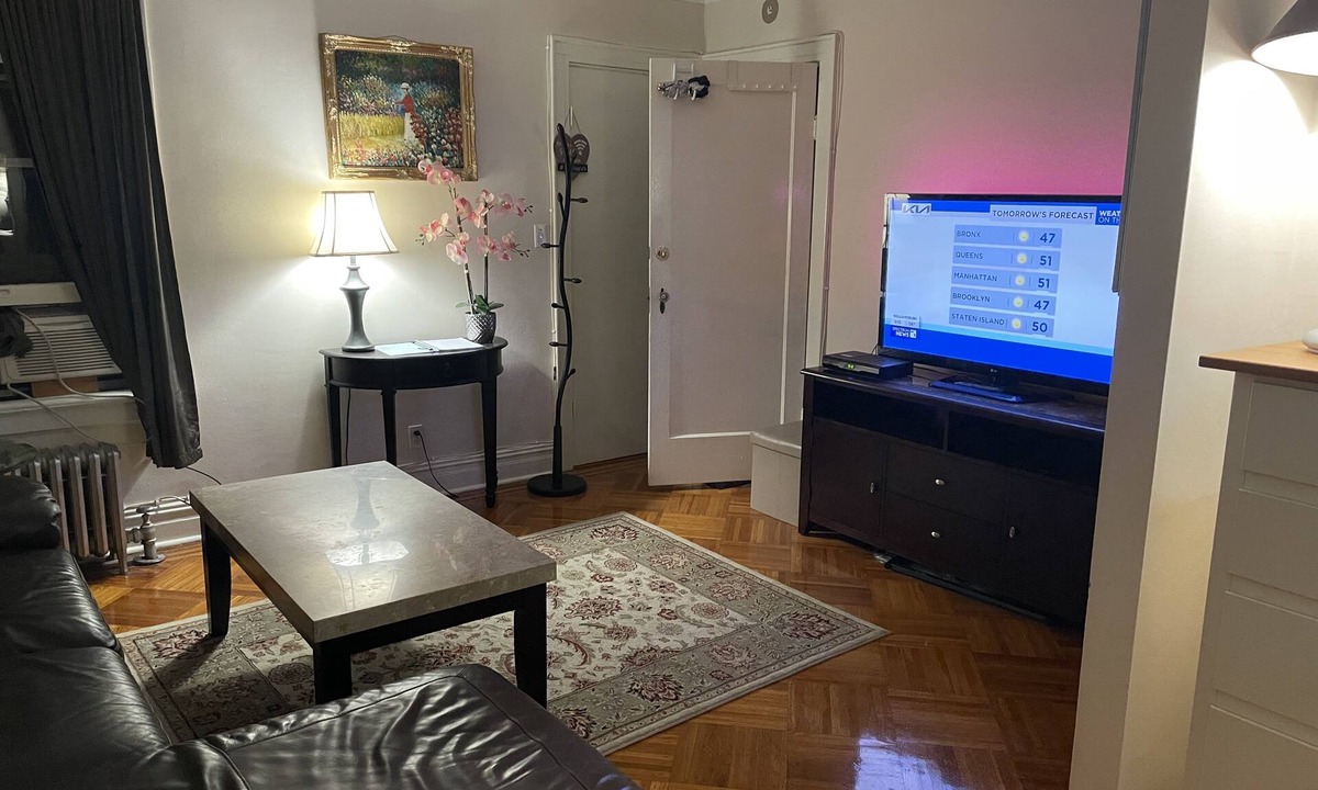 Bay Ridge Apartment | Private Apartment in Bay Ridge Brooklyn NY, with off street parking, near subway