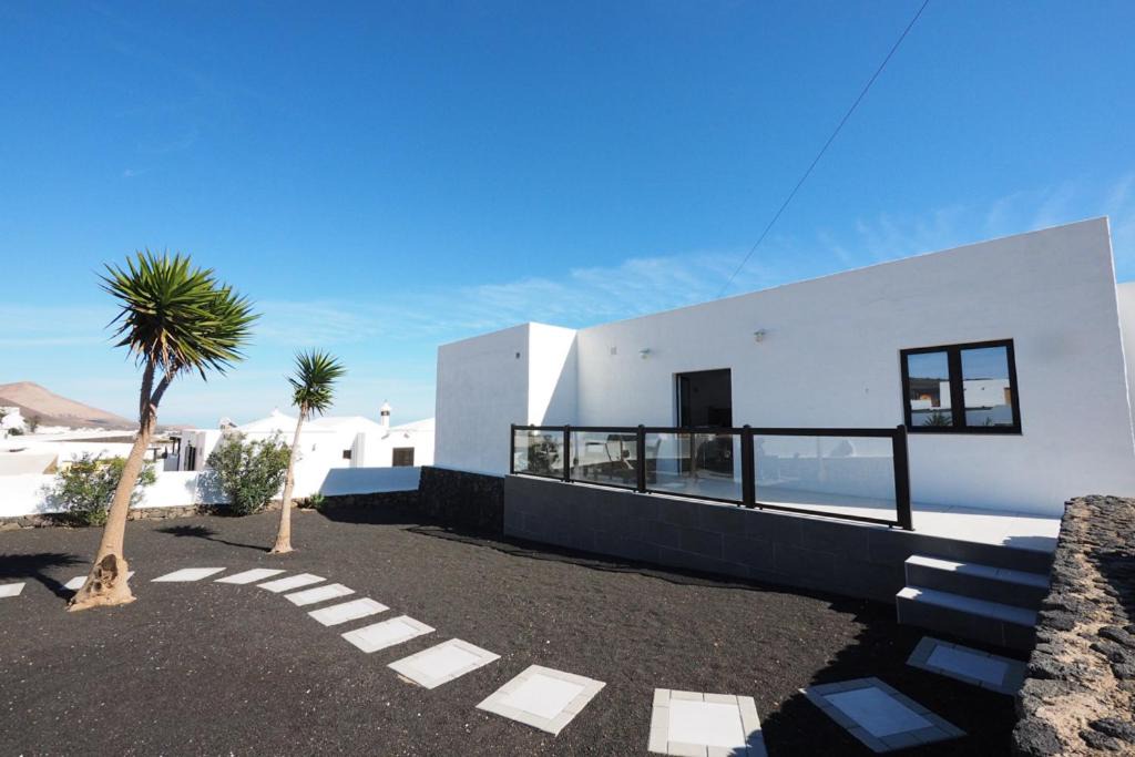 La Asomada Apartment | Private apartment with mountain and sea views, La Asomada, Lanzarote