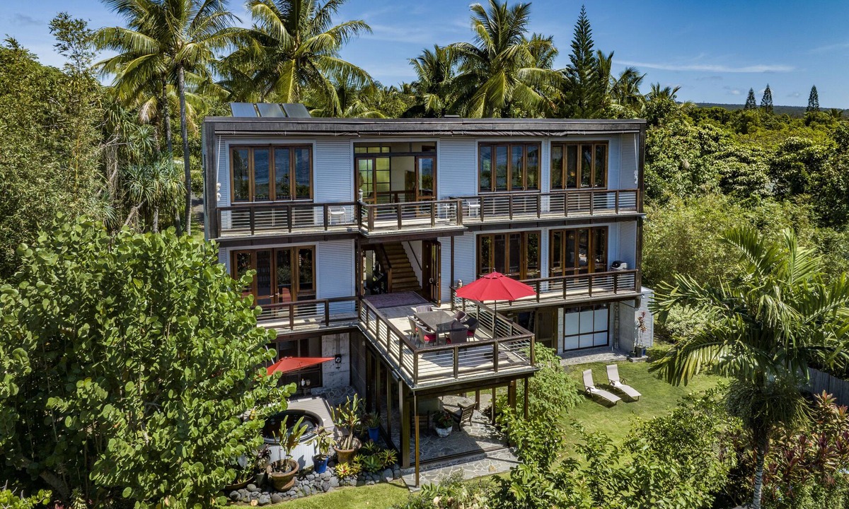 Kalapana House | Private Architect Ocean Retreat Sleeps 8–9 Amazing Views Exceptional Location
