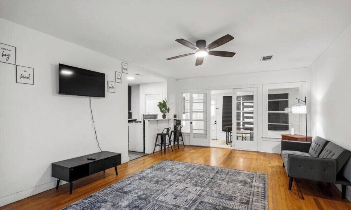 Cherrywood House | Private Austin Getaway - Near Downtown, UT, 6th St