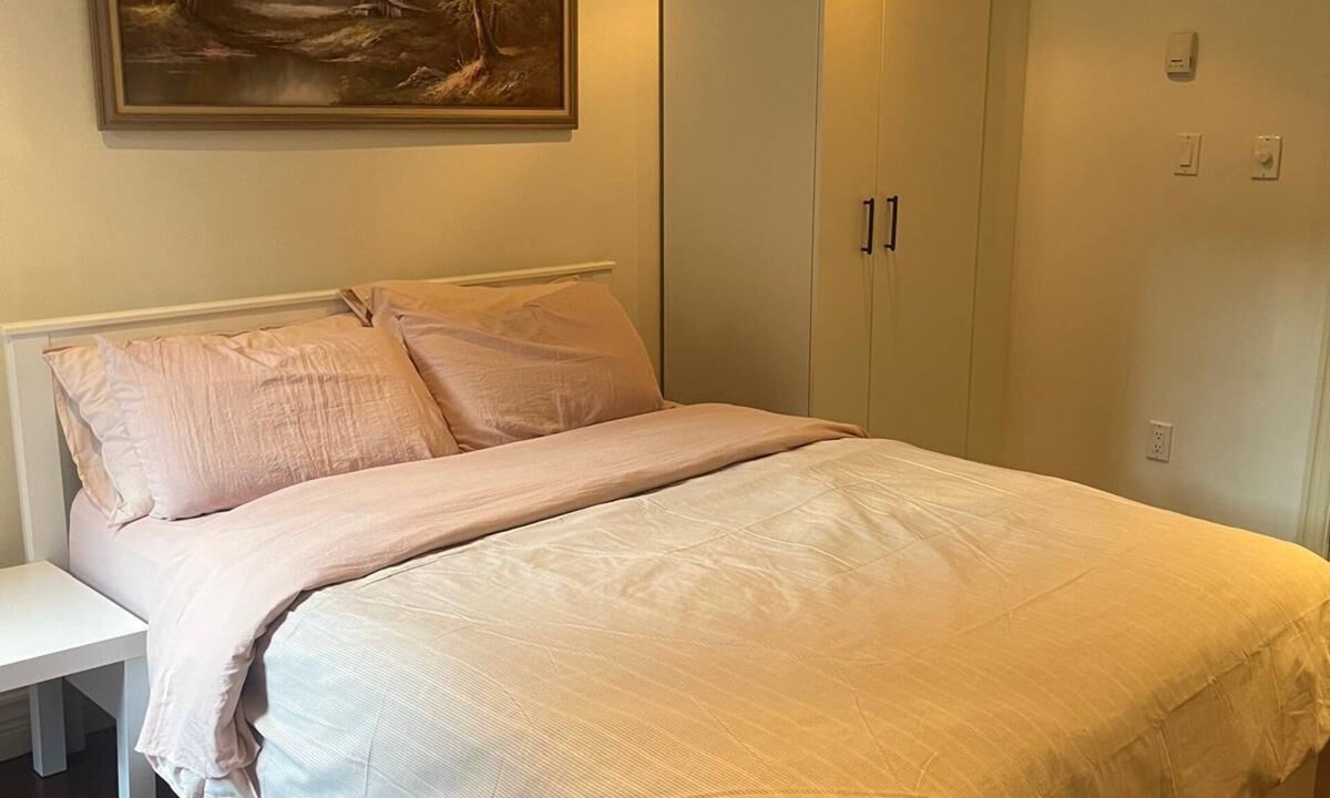 East Side Apartment | Private bachelor suite Vancouver