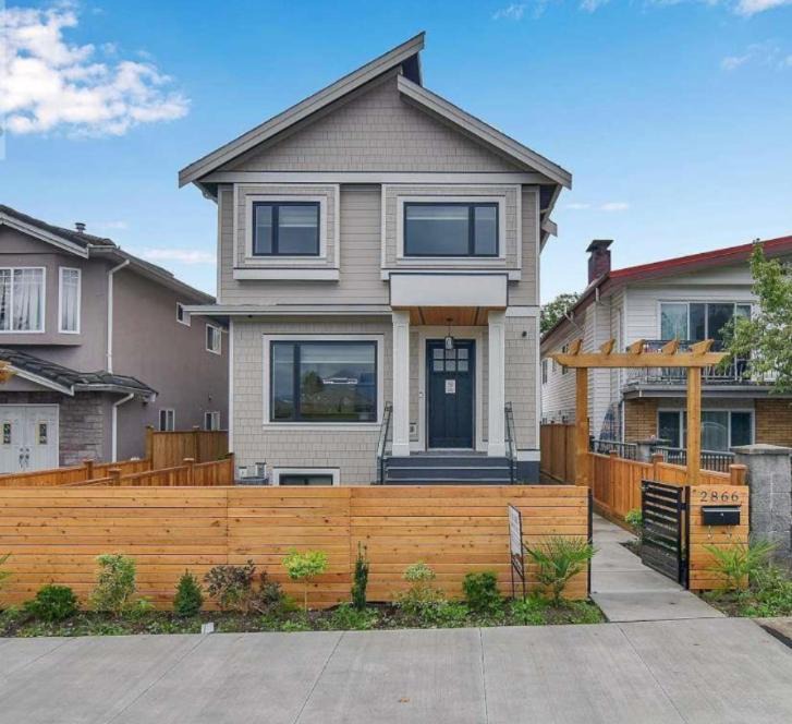 Hastings House | Private Bachelor Suite Near PNE