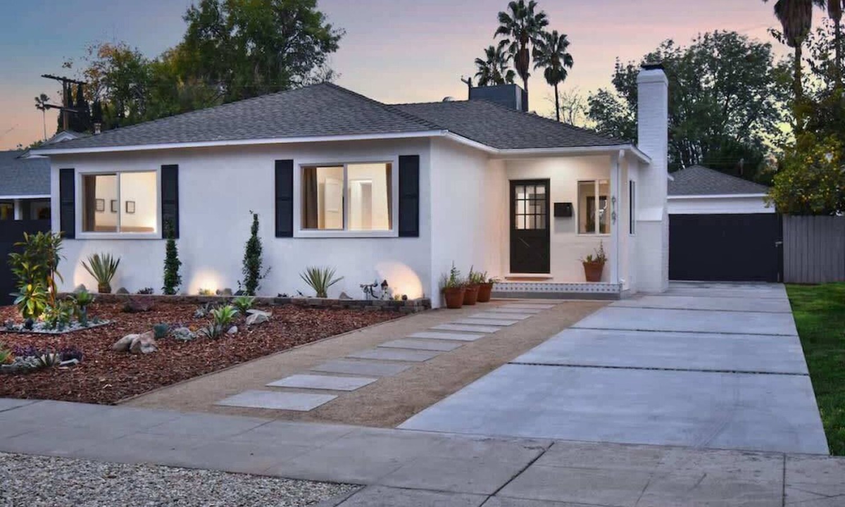 Valley Glen House | Private Backyard Retreat · 3BR Near Universal