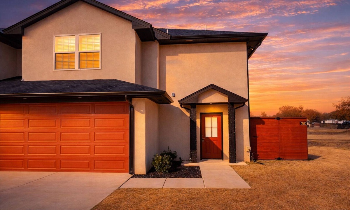Edmond House | Private Baths - Sleeps 10 - 3BR - 2,250 Sq Ft - Nr DT Edmond