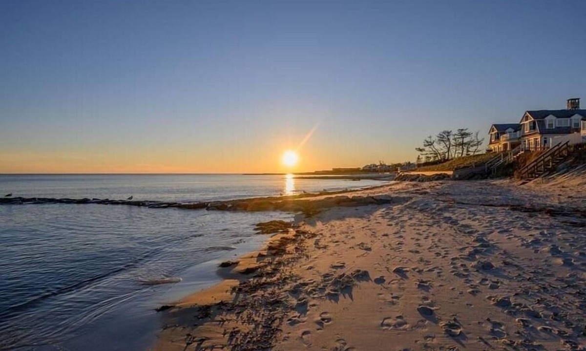 Northwest Harwich House | Private beach. 4 bedrooms and 3 full baths RPMS116