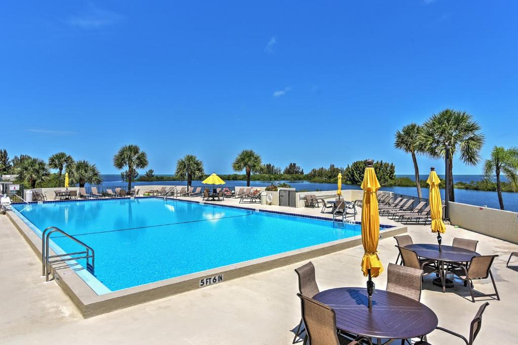 Hudson House | Private Beach Access: Hudson Resort Condo!