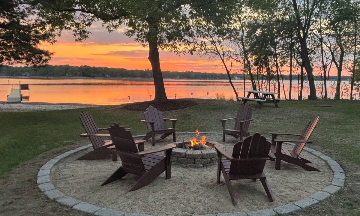 Baxter House | Private Beach and Sunsets on White Sand Lake