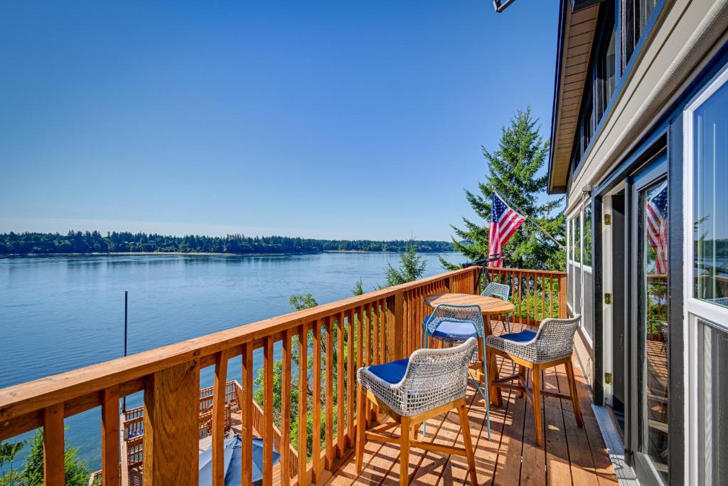 Olympia House | Private Beach at Waterfront Harstine Island Escape