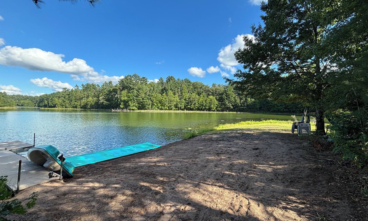 Somerset Cabin | Private beach on Pine Lake, great views, 3 spacious bedrooms and 2 living rooms