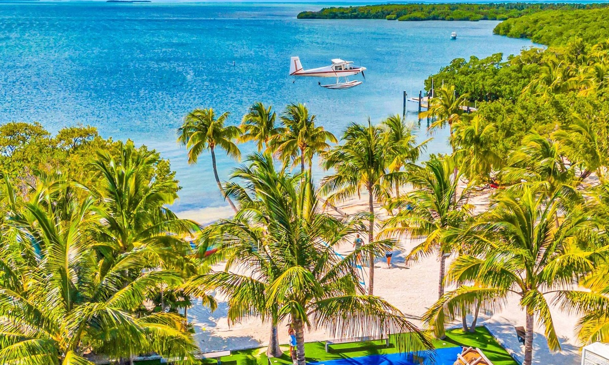 Islamorada House | PRIVATE BEACH/Pickleball Court and Tiki Bar/Heated Pool/Designated Paradise Key
