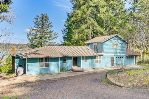 Olympia House | Private Beach, Stunning Views! Home on Oyster Bay!