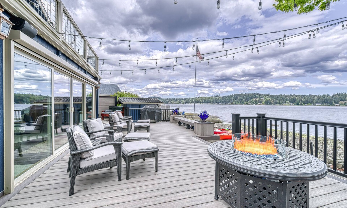 Victor House | Private Beachfront Home w/Hot Tub - Walk to Restaurants, Coffee and More!