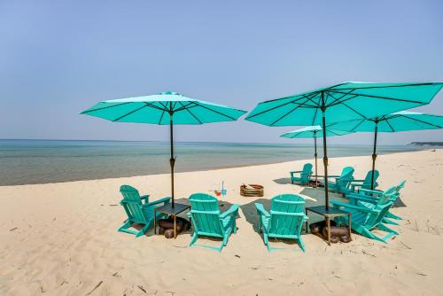 Pentwater House | Private Beachfront Lake Michigan Rental w/Kayaks