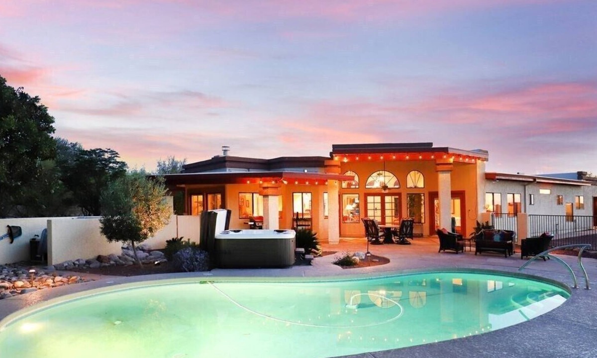 Oro Valley House | Private beautiful oasis Over Looking Oro Valley Country Club, Oro Valley Country Club home with mag