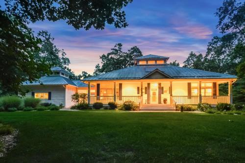 Saugatuck Villa | Private beautiful surrounding hot tub mins to Saug